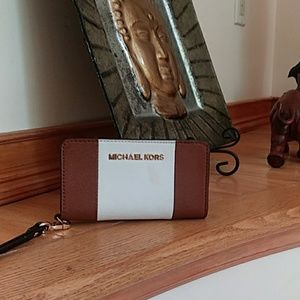 Michael Kors wristlet